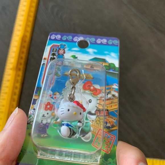 2005 HELLO KITTY 'NIHONBASHI' TOKYO EXCLUSIVE CELL CHARM - Picture 3 of 7